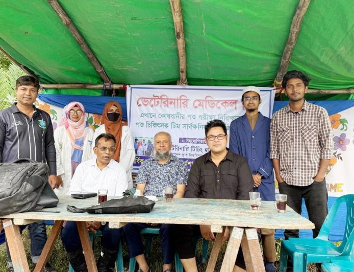 কোরবানির পশুর স্বাস্থ্য পরীক্ষায় বাকৃবির বিশেষ ভেটেরিনারি টিম