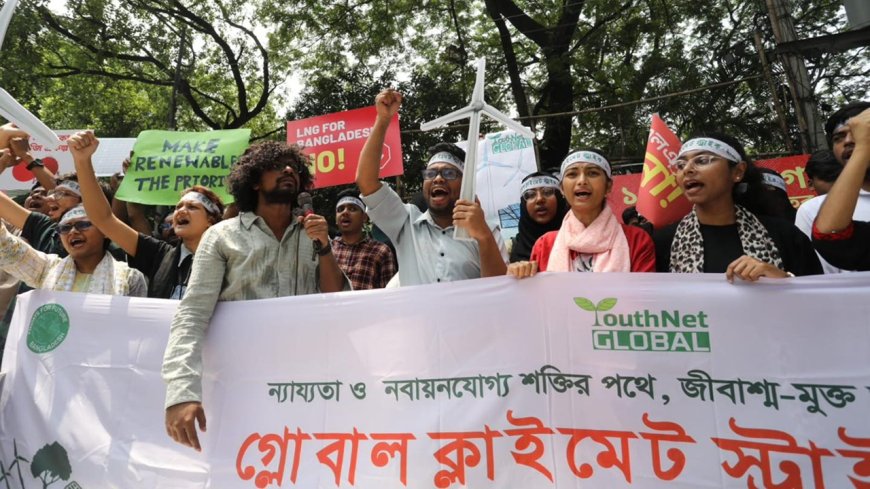 জলবায়ু ধর্মঘটে তরুণদের দাবি, নবায়নযোগ্য জ্বালানিতে দ্রুত রোডম্যাপ ঘোষণা করতে হবে
